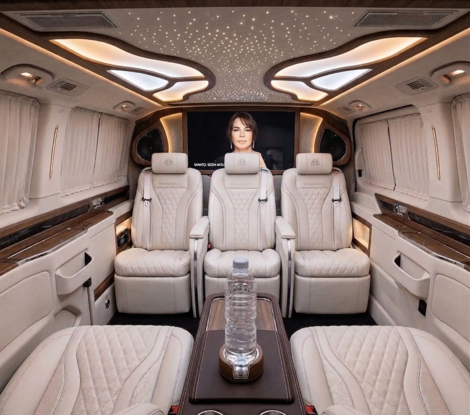 VIP transfer araç iç mekan lüks koltuk yıldızlı tavan